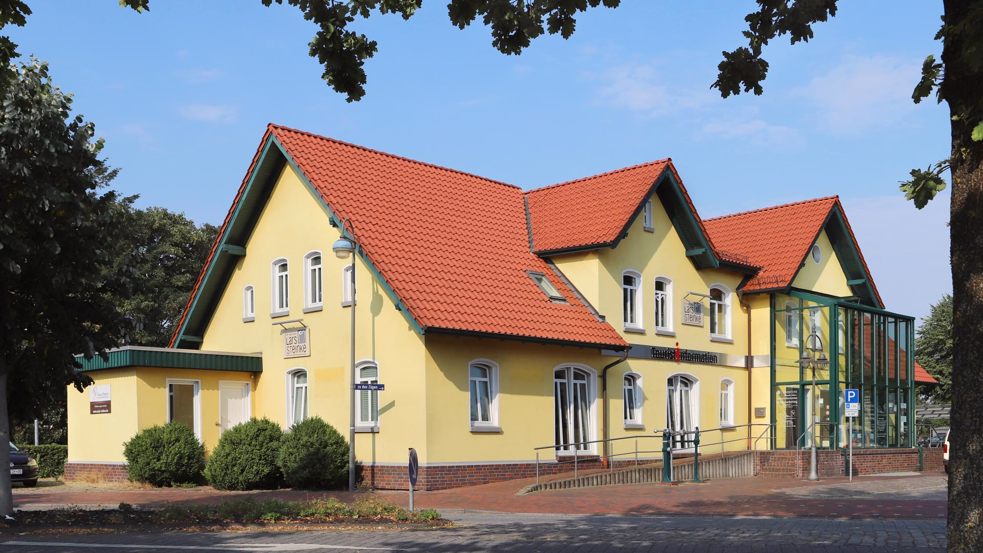Bahnhof-Sommer1080
